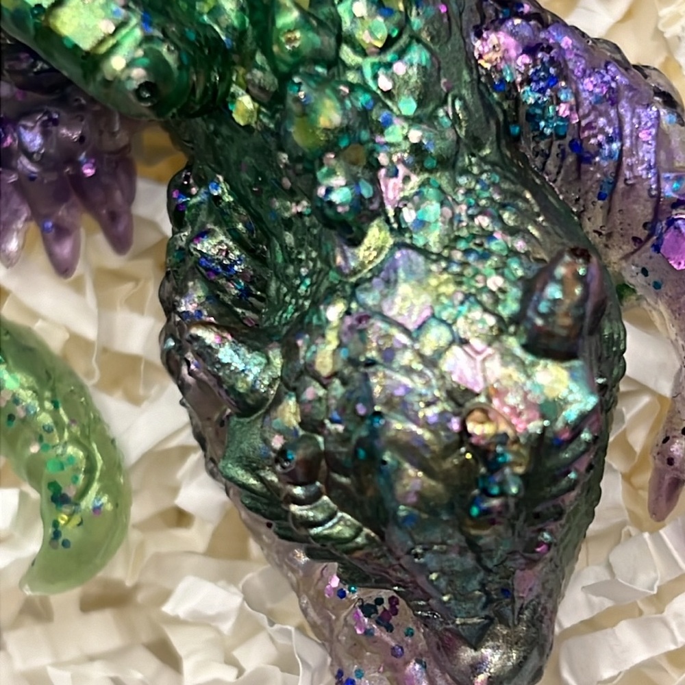 Dragon figurine / sculpture in green and purple - Picture 9 of 11